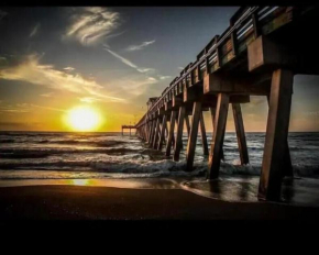 Beach and sunset Lovers